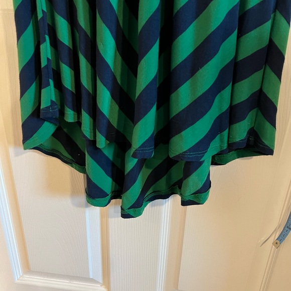 Olivia Moon v-neck high/low dress in a chevron pattern. Size L. - Picture 2 of 11